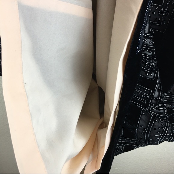 Suzanne Black Velvet Mesh Neck-Line Square Applique Detail Mini Dress Sz 8 - Picture 6 of 14